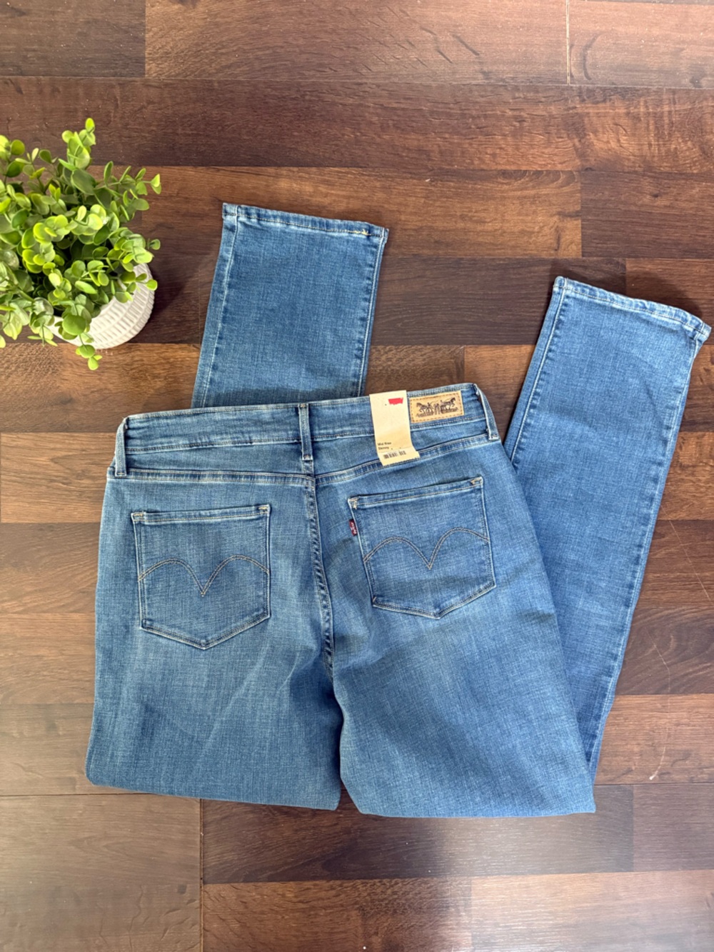 Levi's Mid Rise Skinny Jeans - Picture 6 of 9